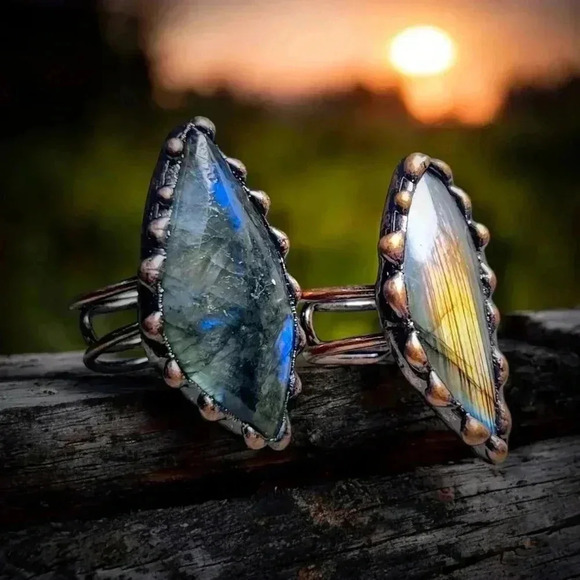 ๐๏ธUnique Boho Natural Labradorite Ring - Handcrafted Copper Statement Jewelry - Picture 4 of 13